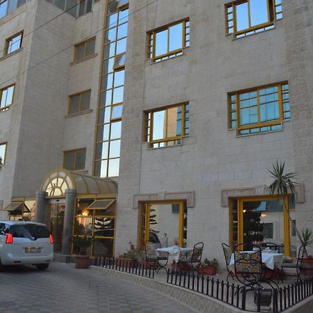 Capri Hotel Suites Amman Ngoại thất bức ảnh