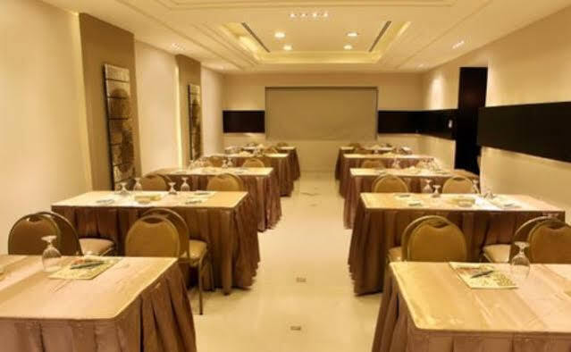Capri Hotel Suites Amman Ngoại thất bức ảnh